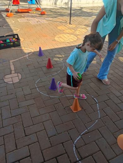 Crianças da Recrear: circuito de cones, Maternal (2 a 4 anos)