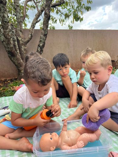 Crianças da Recrear: higiene e cuidados com bonecas, Maternal (2 a 4 anos)