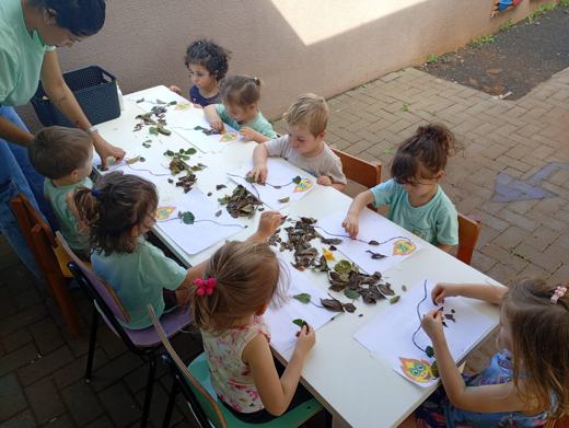 Crianças da Recrear: natureza e folhas, Maternal (2 a 4 anos)
